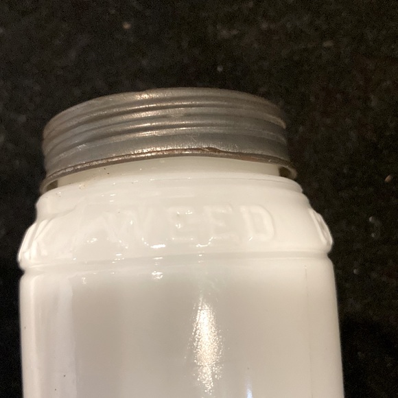 Antique milk glass jars good condition - Picture 5 of 5